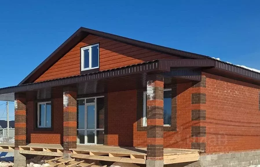 Дом в Башкортостан, Стерлитамакский район, Казадаевский сельсовет, с. ... - Фото 1