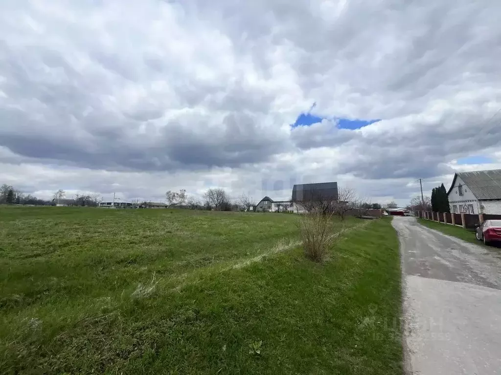Участок в Белгородская область, Старооскольский городской округ, с. ... - Фото 1