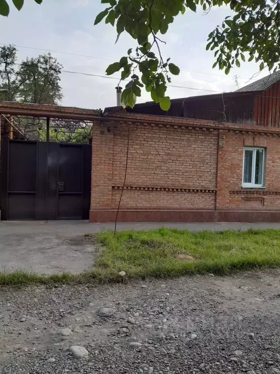 Дом в Северная Осетия, Заводской пгт ул. Луначарского, 12 (66 м) - Фото 0