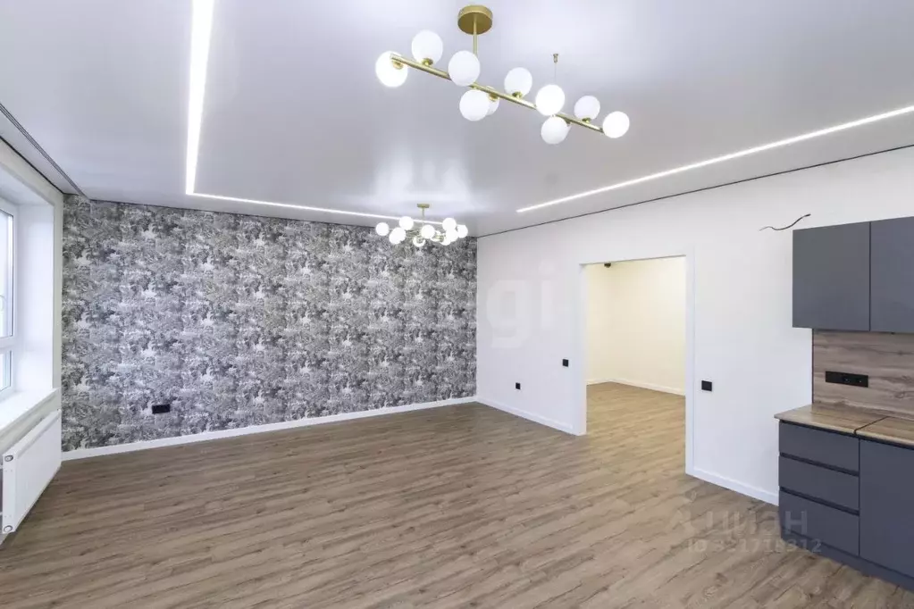 2-к кв. Тюменская область, Тюмень ул. Республики, 204к3 (93.4 м) - Фото 1