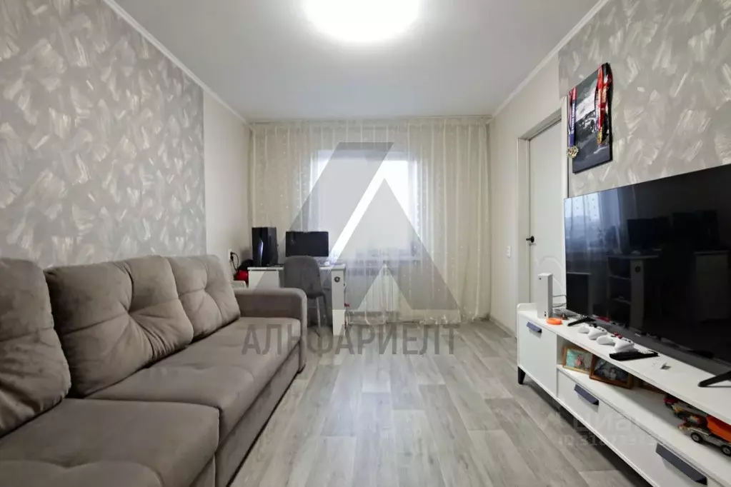 3-к кв. Омская область, Омск ул. Ватутина, 5 (50.0 м) - Фото 0