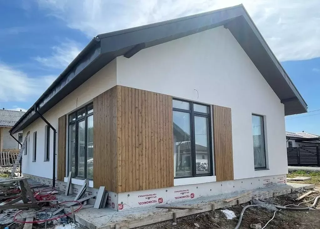 Дом в Свердловская область, Сысертский муниципальный округ, Исеть ... - Фото 0