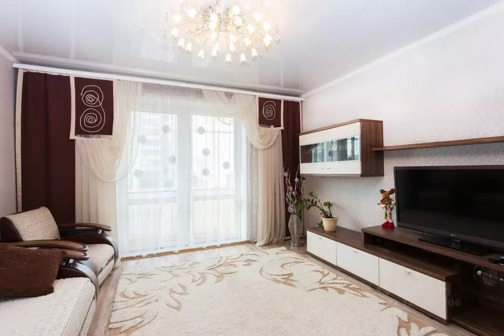3-к кв. Хакасия, Абакан ул. Кирова, 99Б (105.0 м) - Фото 0
