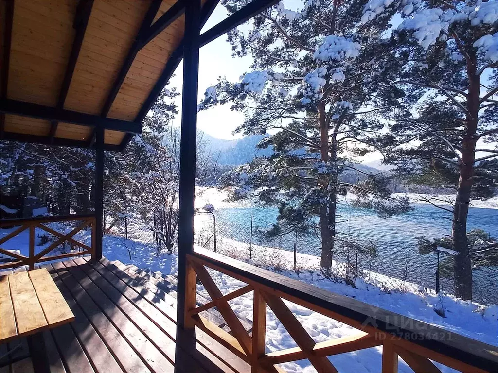 Дом в Алтай, Чемальский район, пос. Усть-Сема ул. Зеленая, 38 (40 м) - Фото 0