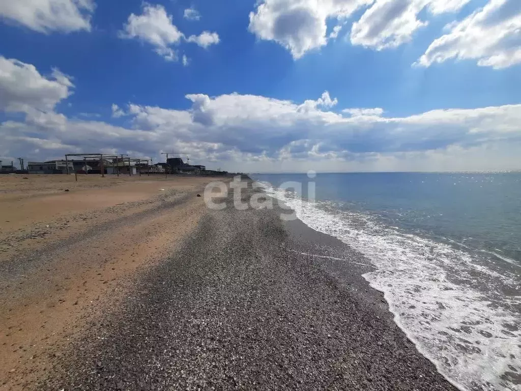 Дом в Крым, Сакский район, Лесновское с/пос, с. Прибрежное ул. ... - Фото 1