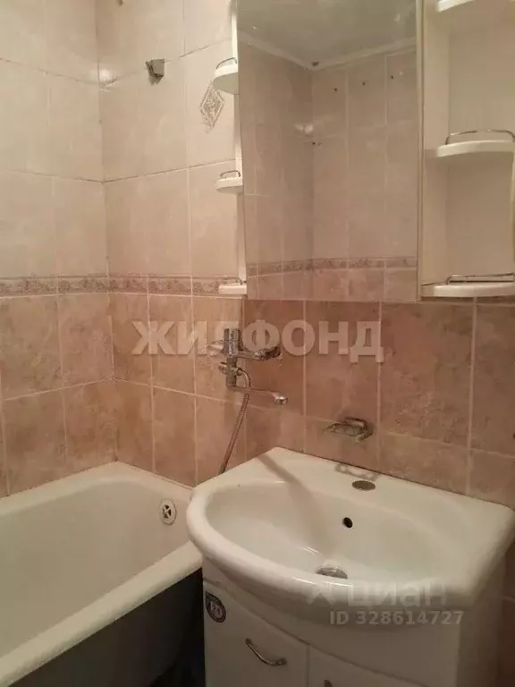 3-к кв. Новосибирская область, Искитимский район, Линево городское ... - Фото 1