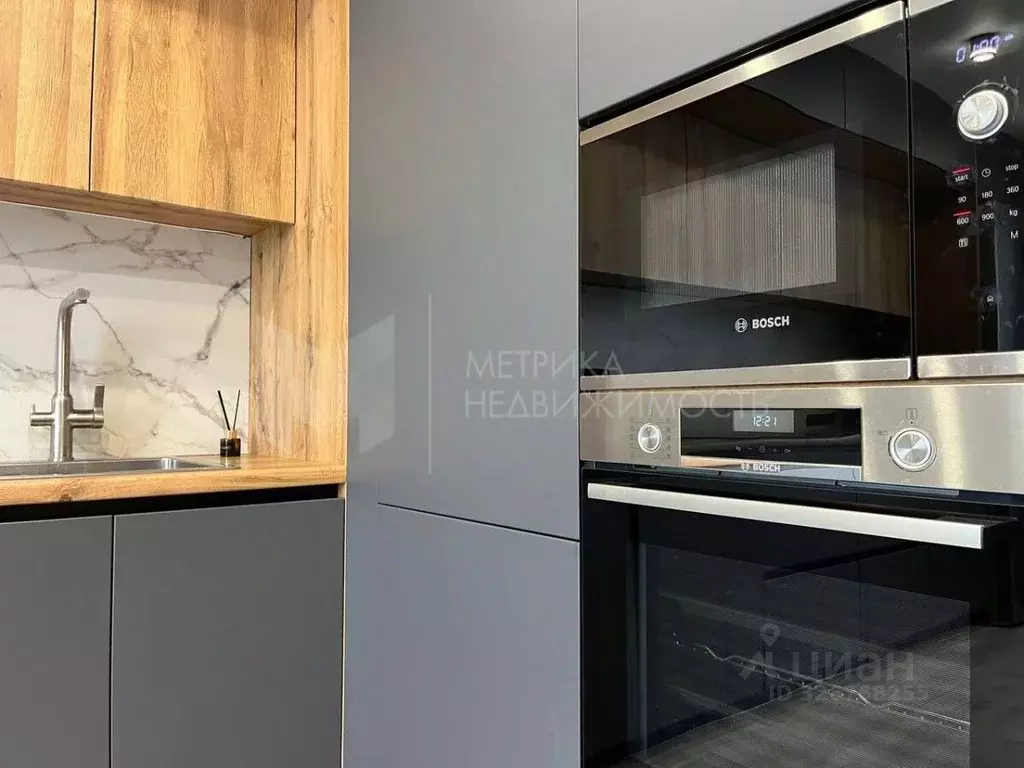 3-к кв. Тюменская область, Тюмень ул. Александра Митинского, 7 (92.8 ... - Фото 1