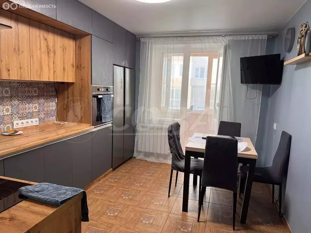 3-комнатная квартира: Тюмень, улица Мельникайте, 129 (66.5 м) - Фото 1