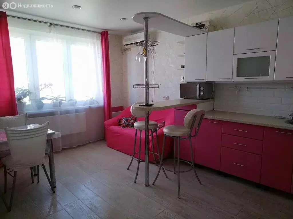 2-комнатная квартира: Геленджик, улица Маршала Жукова, 1к2 (62 м) - Фото 0