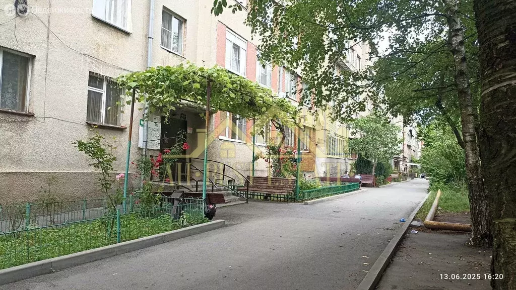 3-комнатная квартира: Владикавказ, улица Братьев Щукиных, 61к4 (70 м) - Фото 1