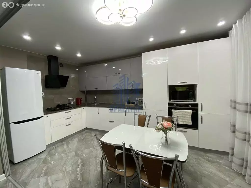 2-комнатная квартира: Чебоксары, Радужная улица, 4 (65 м) - Фото 1