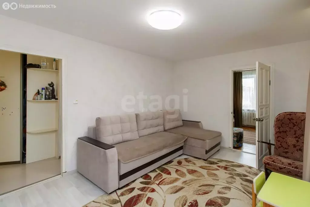 3-комнатная квартира: Тюмень, улица Монтажников, 18 (62.7 м) - Фото 1