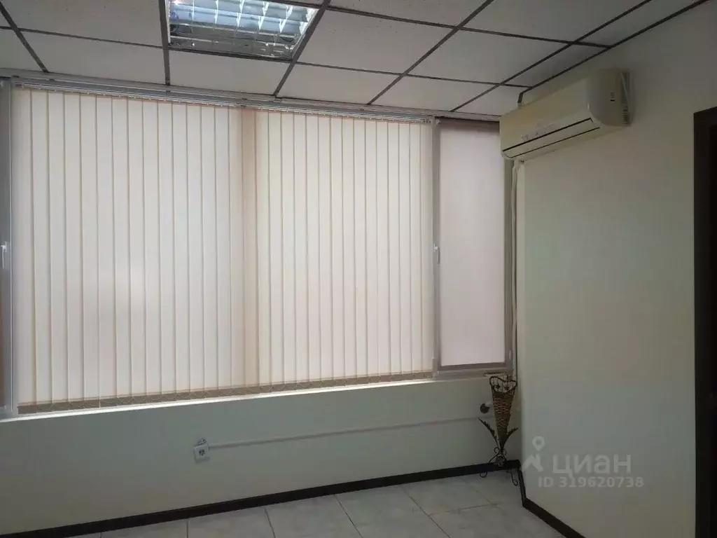 Помещение свободного назначения в Краснодарский край, Ейск ул. ... - Фото 1