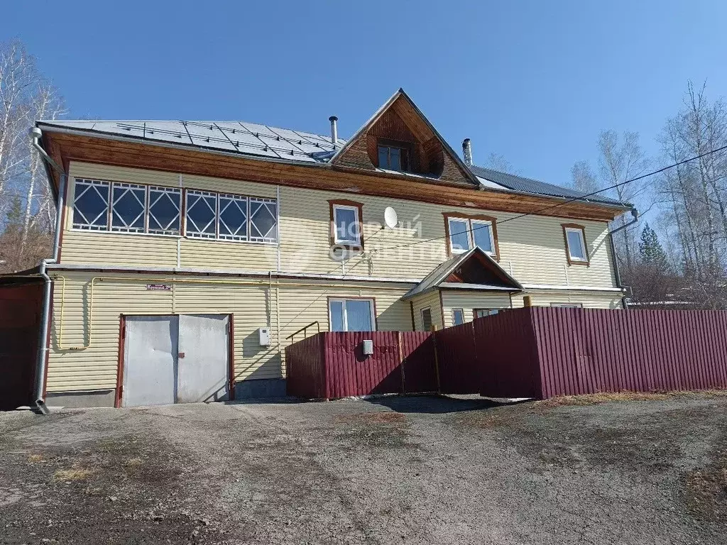 Дом в Свердловская область, Красноуфимск пер. Крупской, 2Б (241 м) - Фото 1