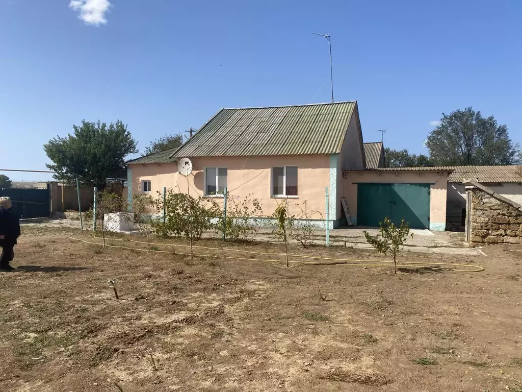 Дом в Крым, Сакский район, Штормовское с/пос, с. Приветное  (96 м) - Фото 2