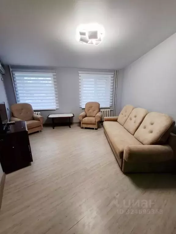 2-к кв. Крым, Керчь ул. Марата, 8 (56.5 м) - Фото 1