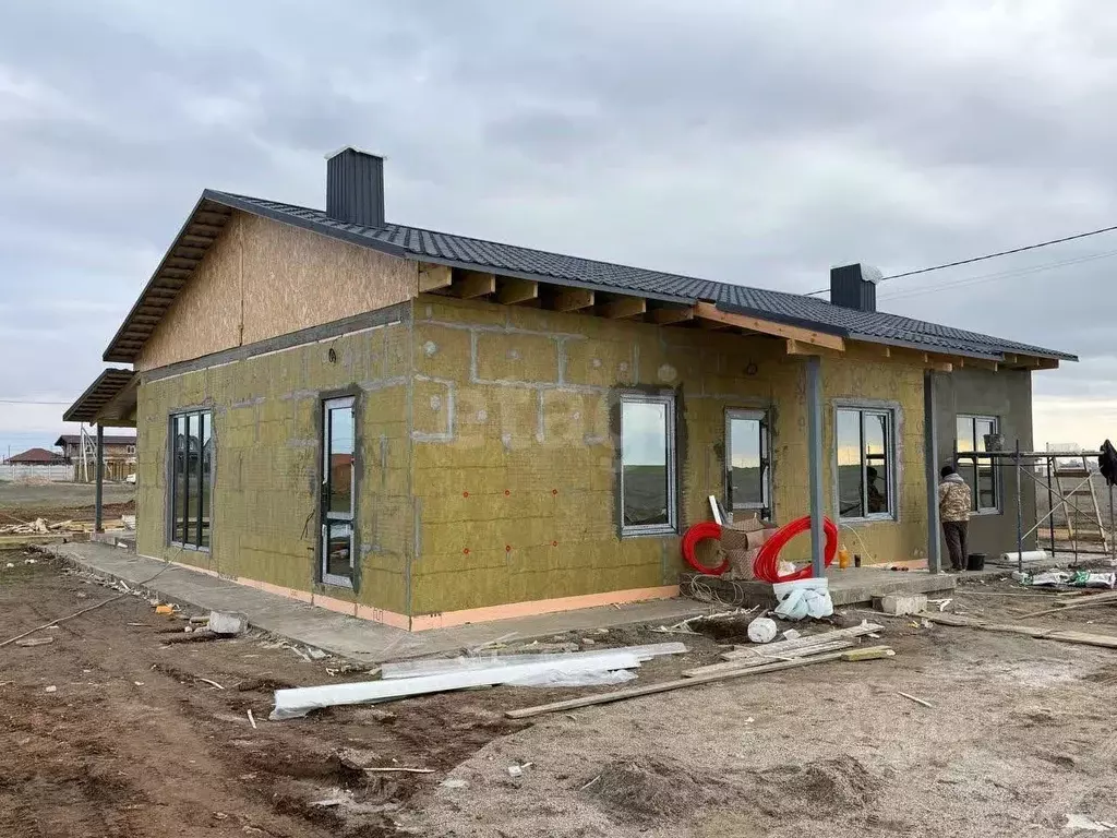 Дом в Крым, Сакский район, Уютненское с/пос, Братские дачи кп  (110 м) - Фото 1