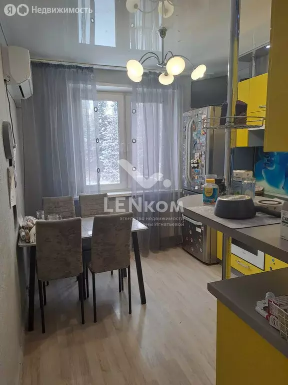 3-комнатная квартира: Ижевск, улица Холмогорова, 73 (67.7 м) - Фото 1