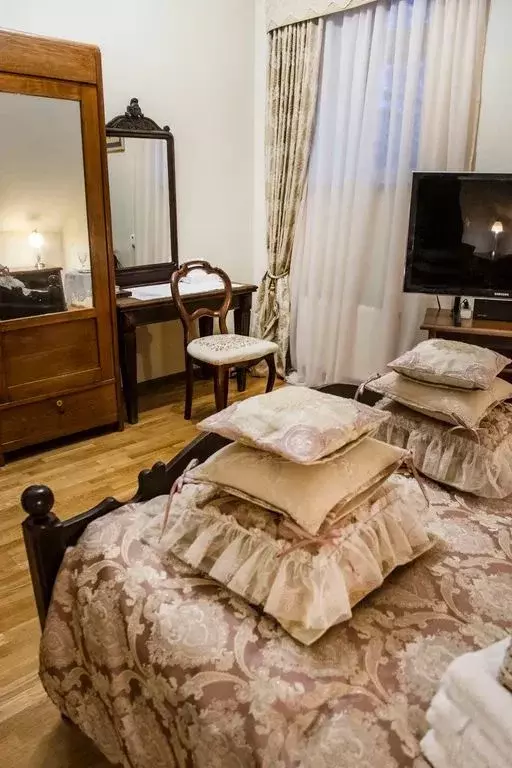 Комната Псковская область, Псков ул. Воеводы Шуйского, 17 - Фото 1