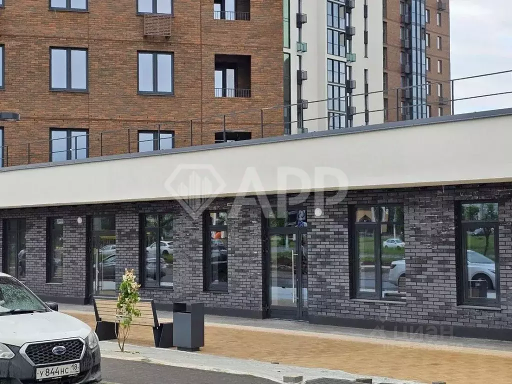 Помещение свободного назначения в Удмуртия, Ижевск ул. Новаторов, 2к1 ... - Фото 1