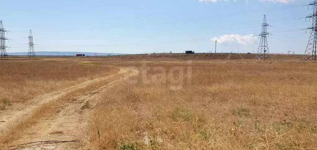 Участок в Крым, Ленинский район, Семисотское с/пос, с. Фронтовое ул. ... - Фото 1