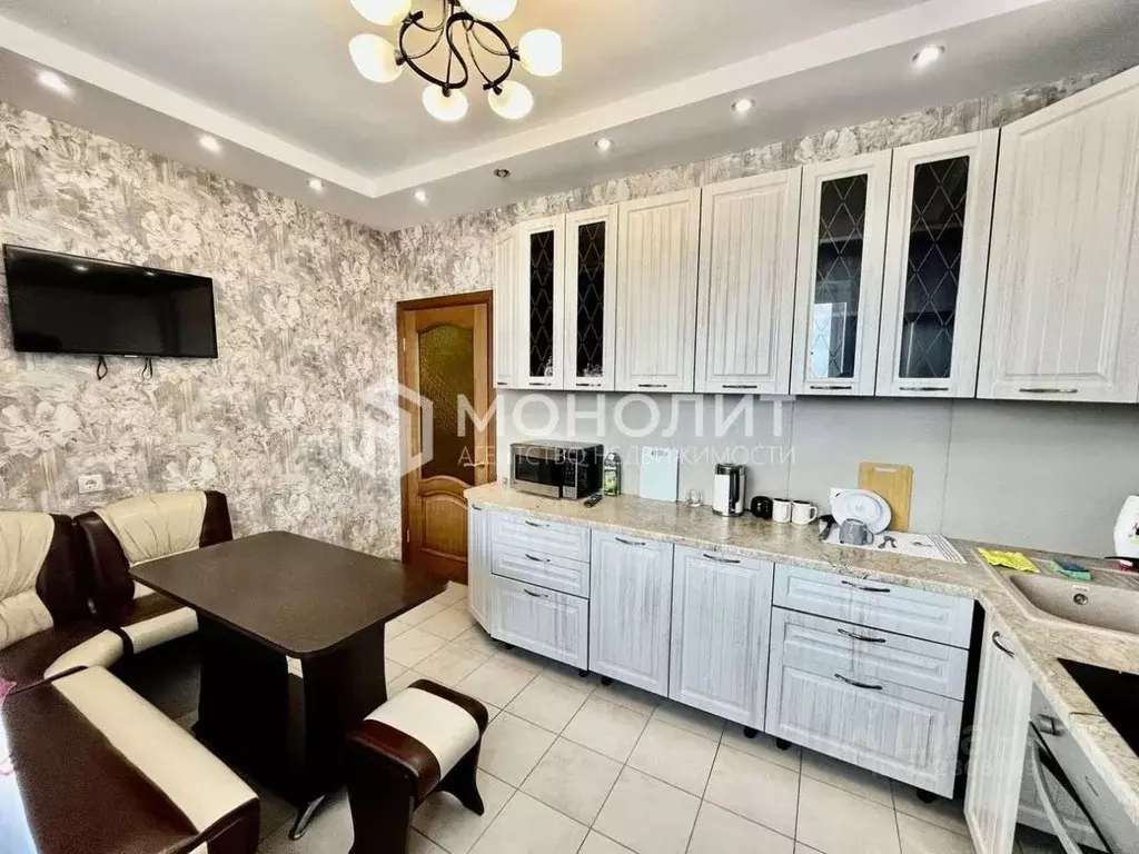 2-к кв. Белгородская область, Старый Оскол Степной мкр, 27 (75.0 м) - Фото 2