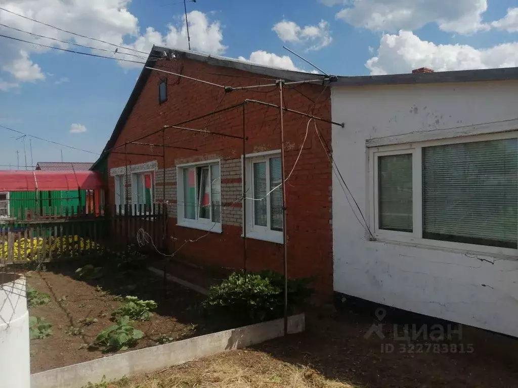 Дом в Оренбургская область, Бузулукский район, Новотепловский ... - Фото 1