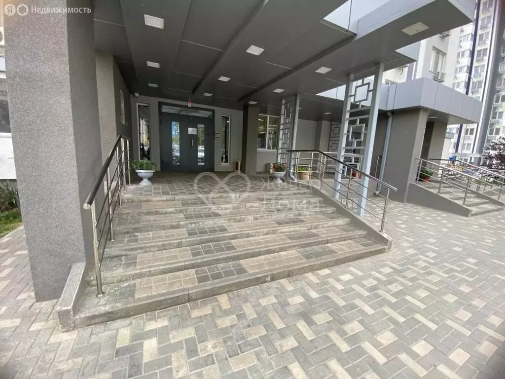 Квартира-студия: Волгоград, улица имени Ивана Морозова, 4 (50.2 м) - Фото 2