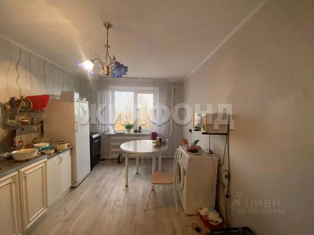 Дом в Хакасия, Усть-Абаканский район, с. Зеленое ул. Железнодорожная ... - Фото 1