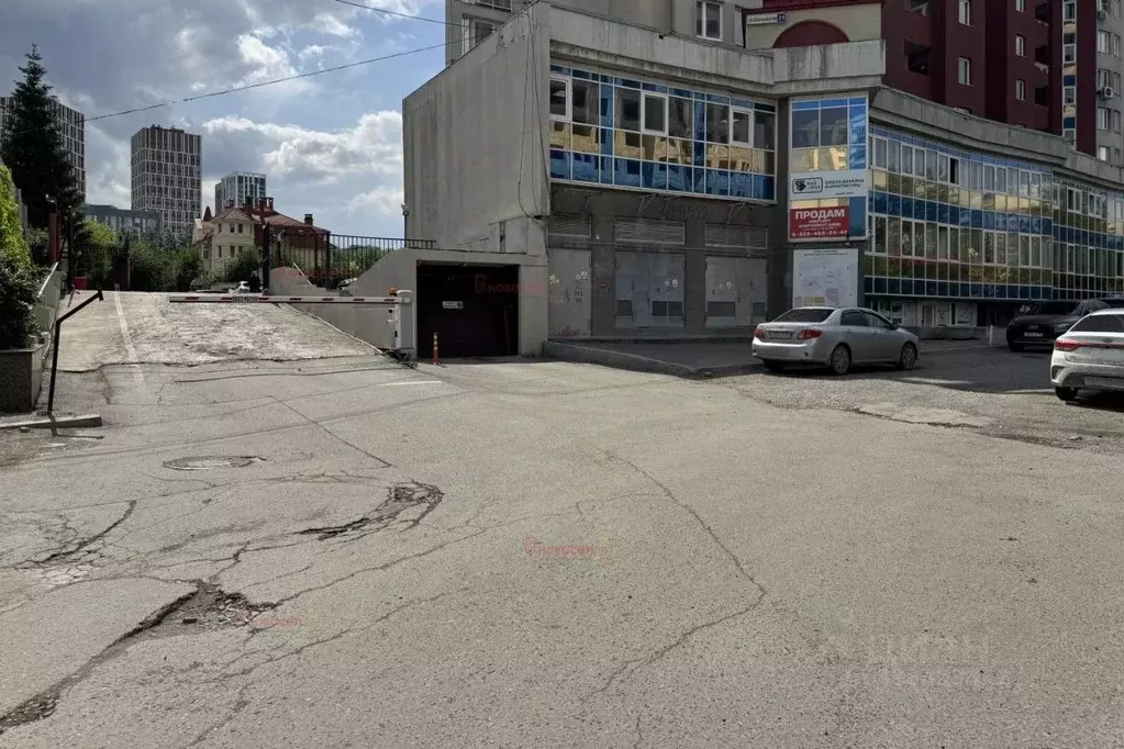 Гараж в Свердловская область, Екатеринбург ул. Большакова, 25 (18 м) - Фото 0