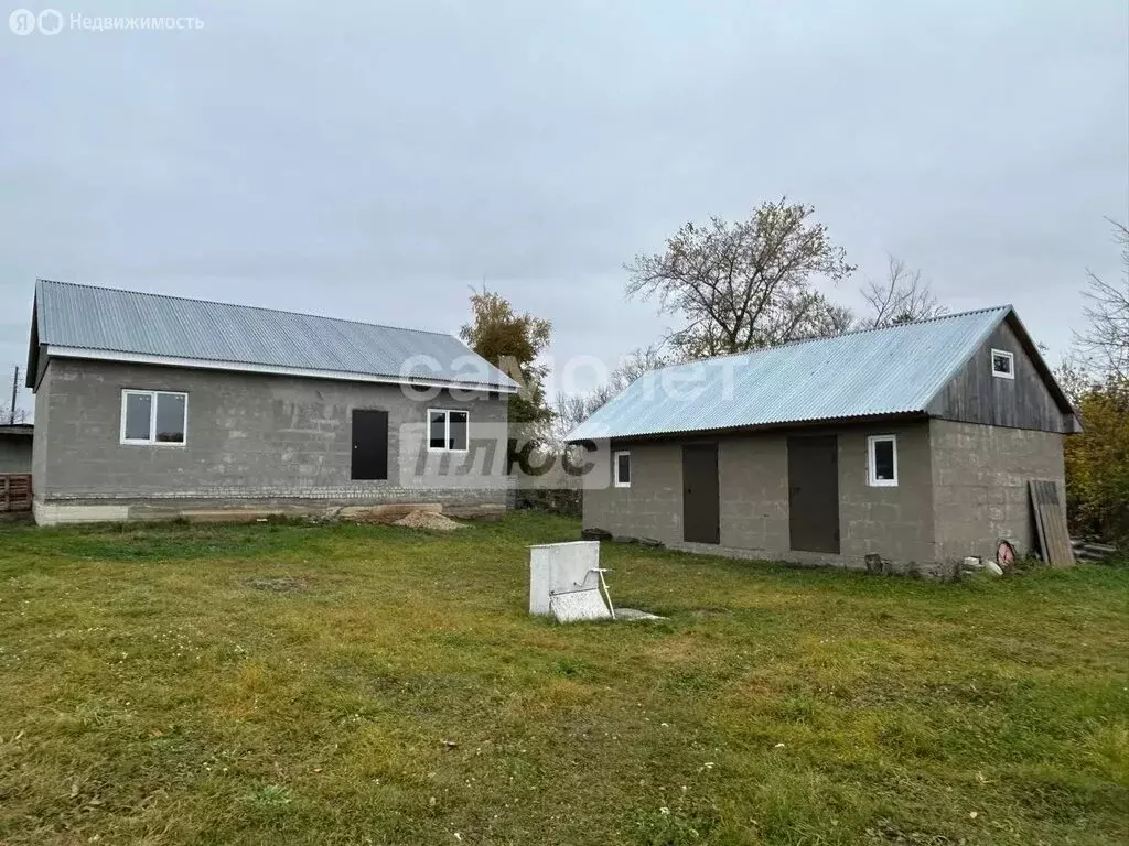 Дом в село Коробовка, Полевая улица, 4А (100 м) - Фото 1