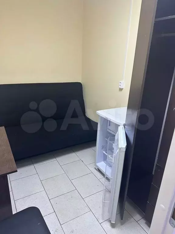 Комната 8 м в 2-к., 2/4 эт. - Фото 1