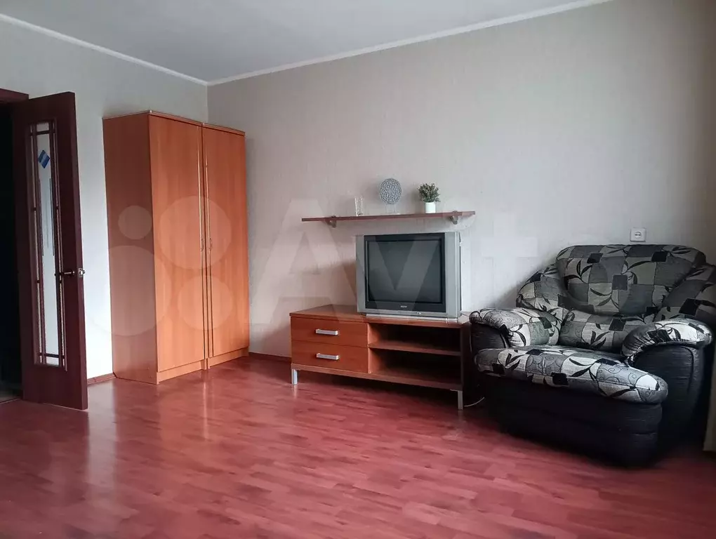 1-к. квартира, 40 м, 1/10 эт. - Фото 0