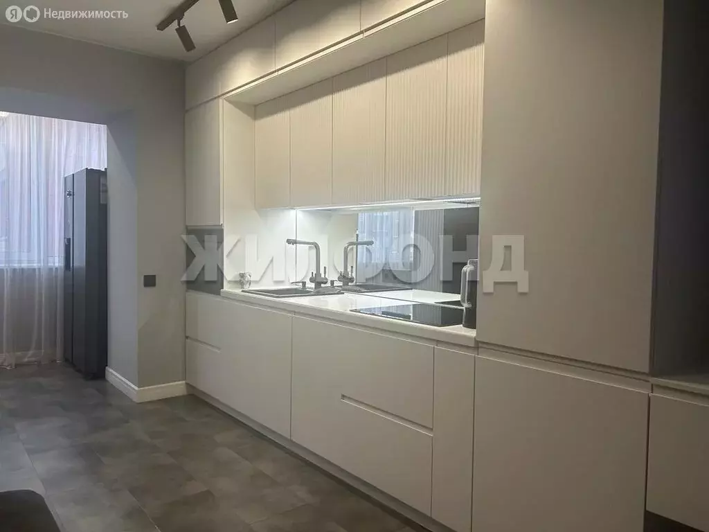 3-комнатная квартира: Абакан, улица Торосова, 7А (72 м) - Фото 0