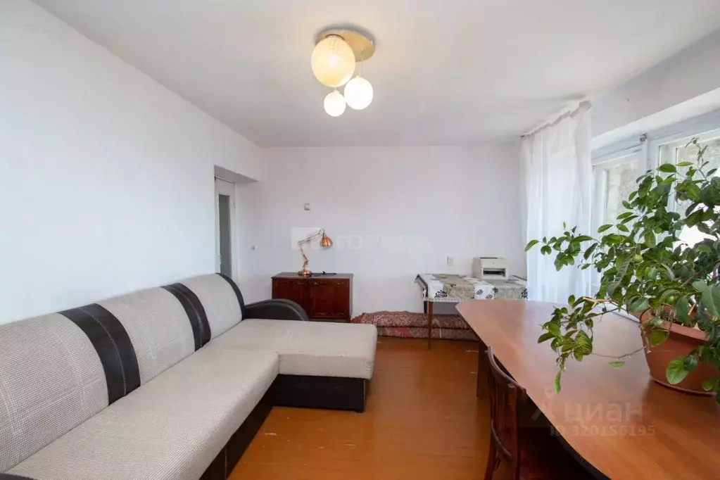 2-к кв. Кемеровская область, Новокузнецк ул. Кирова, 75 (82.6 м) - Фото 1