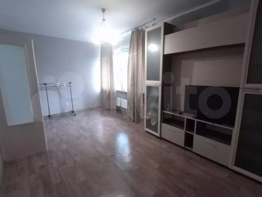 1-к. квартира, 50 м, 4/10 эт. - Фото 1