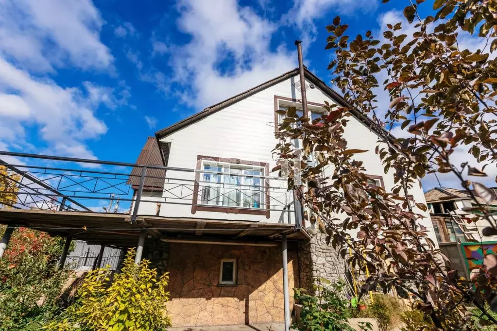 Дом в Красноярский край, Красноярск ул. Березина, 175 (220 м) - Фото 1