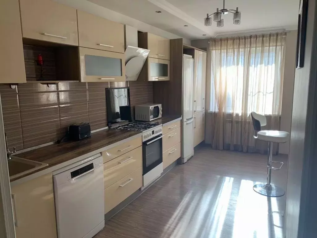 4-к кв. Калужская область, Калуга ул. Чехова, 13А (130.0 м) - Фото 0