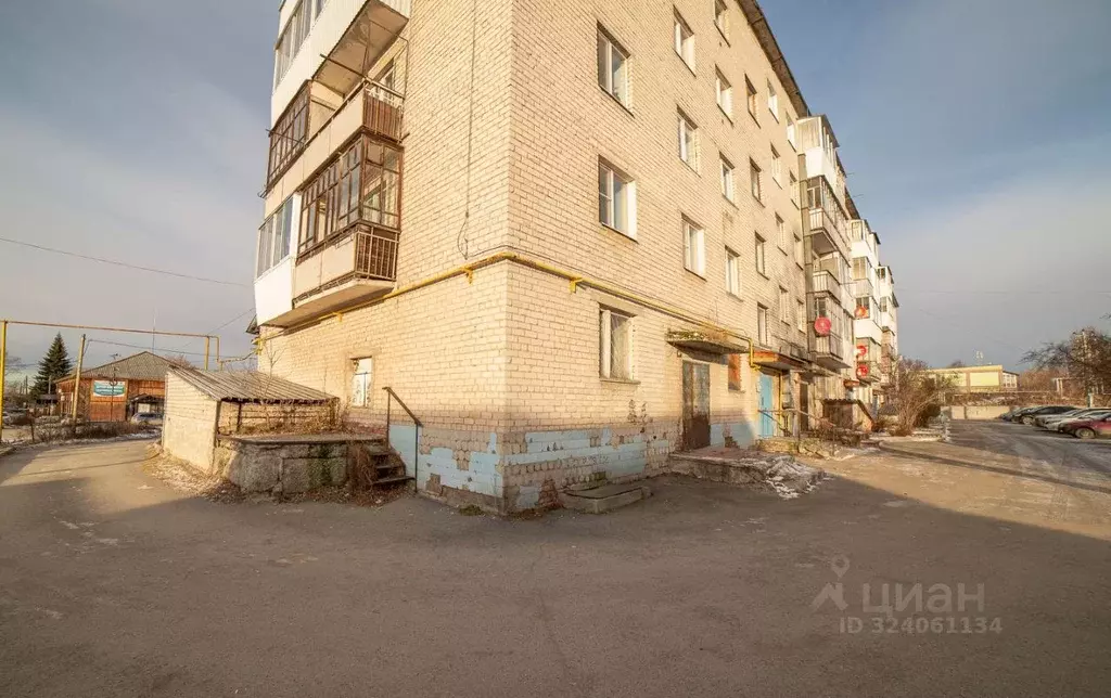 Торговая площадь в Свердловская область, Верхнее Дуброво пгт ул. ... - Фото 1