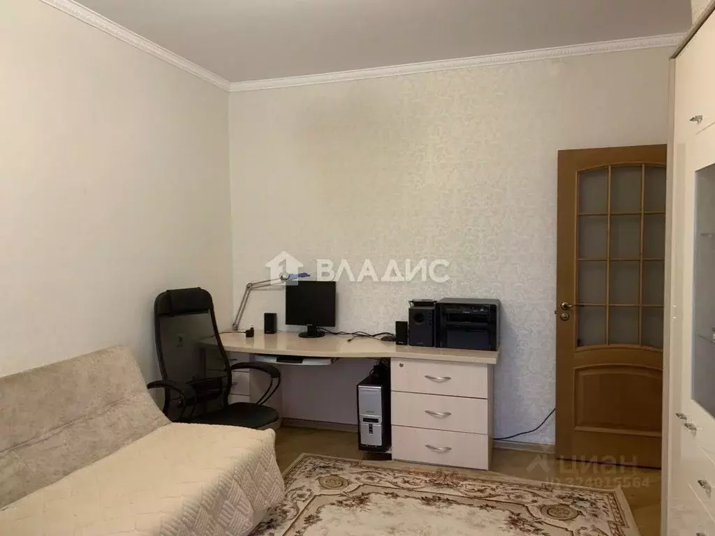 3-к кв. Белгородская область, Белгород ул. Есенина, 8 (70.8 м) - Фото 2