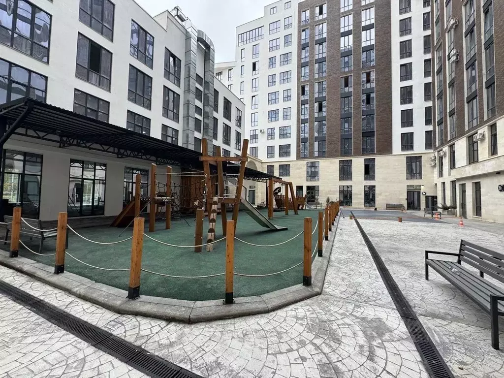 2-к кв. Кабардино-Балкария, Нальчик ул. Кешокова, 1 (82.0 м) - Фото 1