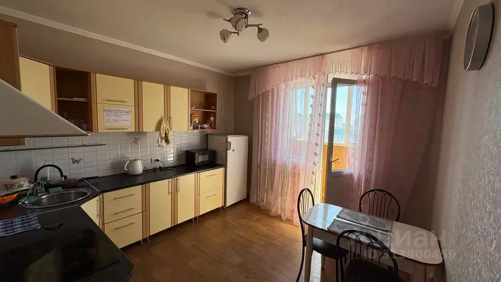 2-к кв. Оренбургская область, Оренбург Салмышская ул., 72 (60.0 м) - Фото 1