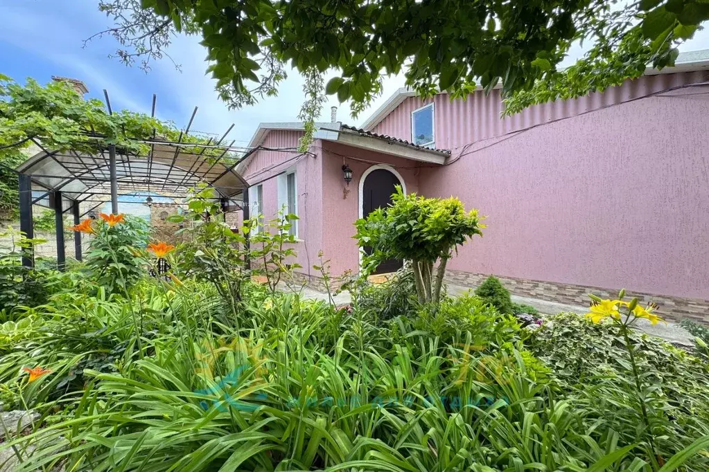 Дом в Крым, Феодосия ул. Русская (80 м) - Фото 1