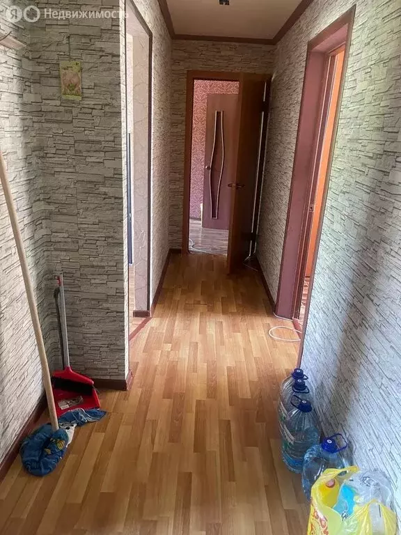 3-комнатная квартира: Холмск, Первомайская улица, 3 (59.4 м) - Фото 0