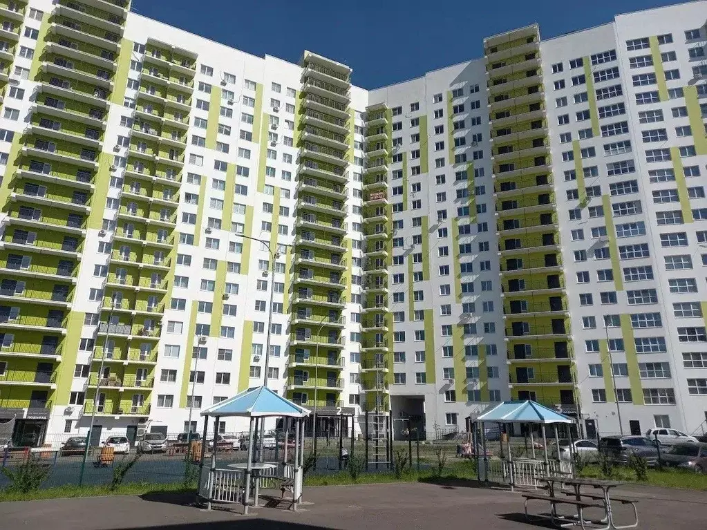 3-к кв. Пензенская область, Пенза ул. Генерала Глазунова, 6 (80.0 м) - Фото 1