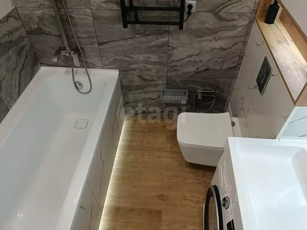 Студия Тюменская область, Тюмень ул. Стройотрядовская, 10 (30.0 м) - Фото 0