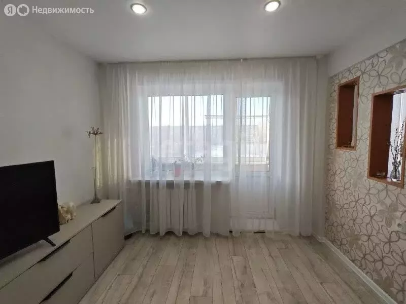 3-комнатная квартира: Ачинск, 6-й микрорайон, 12 (64.4 м) - Фото 2