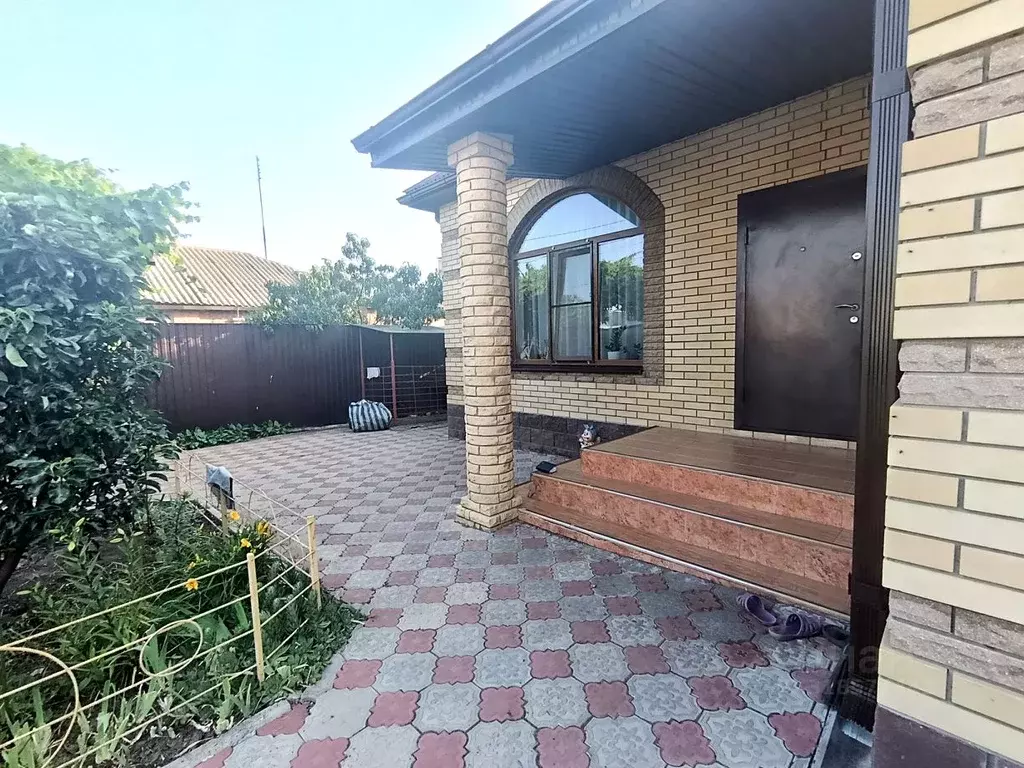 Дом в Ростовская область, Неклиновский район, с. Новобессергеневка ул. ... - Фото 1