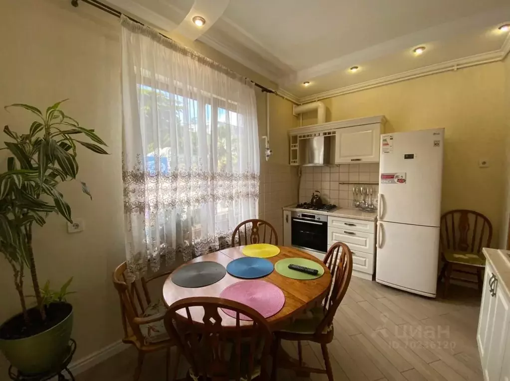 2-к кв. Крым, Ялта ул. Чехова, 18 (65.0 м) - Фото 0