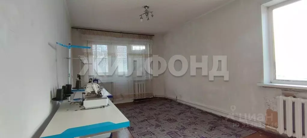 2-к кв. Новосибирская область, Новосибирск ул. Есенина, 61 (43.2 м) - Фото 0